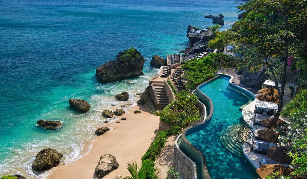 Menjelajahi Keindahan Pulau Bali: Surga Tropis Yang Memikat Hati